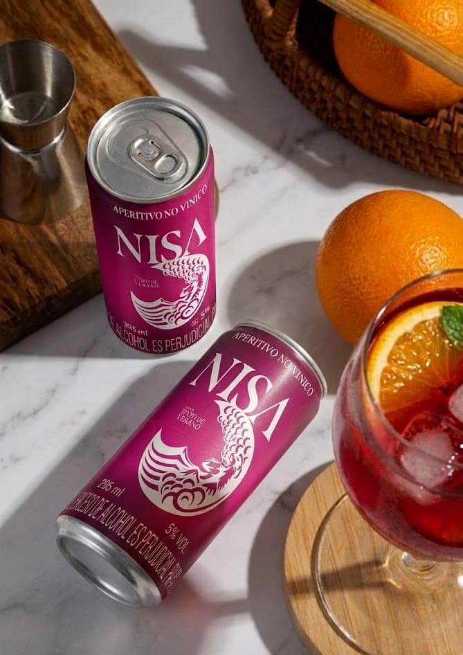 Latas NISA Tinto de Verano con cítricos